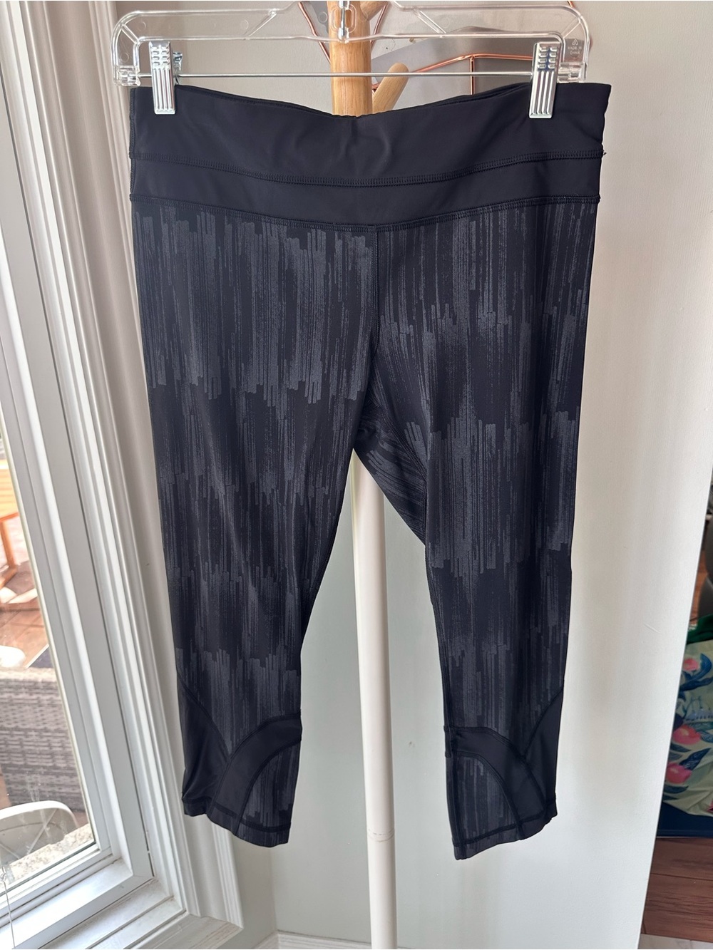 LULULEMON Run Inspire Crop II Black Grey Gray Mesh Capri Leggings Yoga Size 8 - Picture 5 of 16